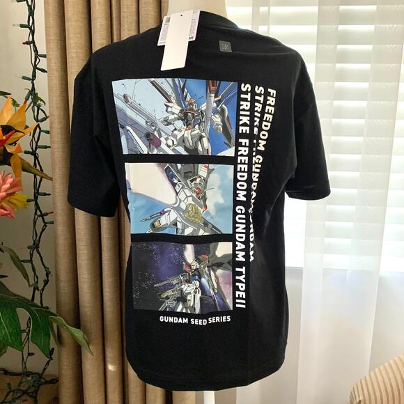Uniqlo Mobile Suit GUNDAM 45th Anniversary UT Graphic T-Shirt in Black - Picture 5 of 14